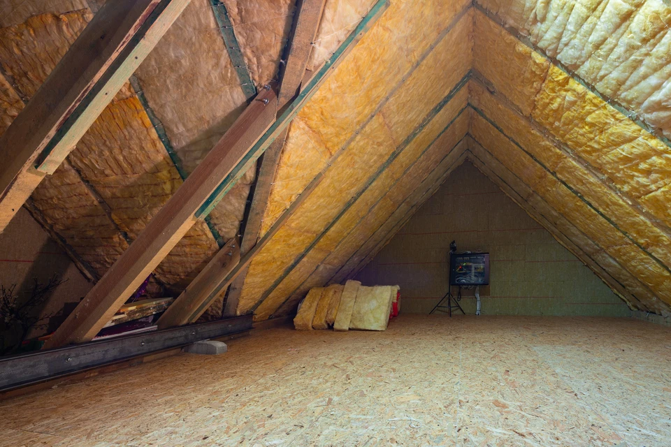 Isolation thermique du grenier dans la maison
