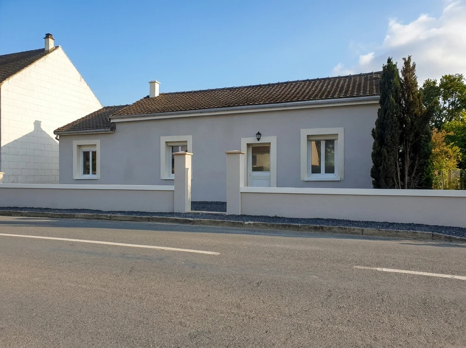 Tableau électrique résidentiel ouvert, fixé au mur intérieur, composé de trois modules empilés